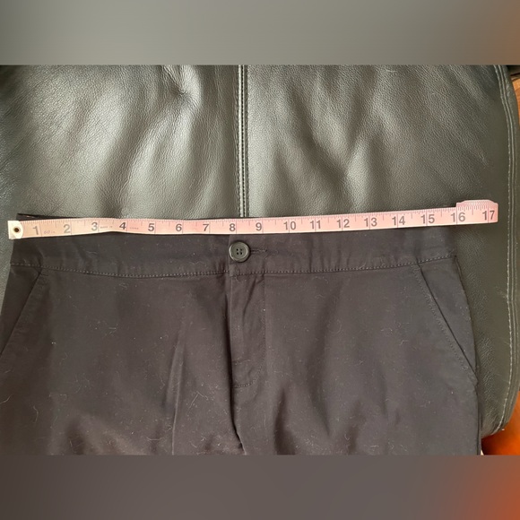 Black skort with scalloped hemline - Picture 5 of 5